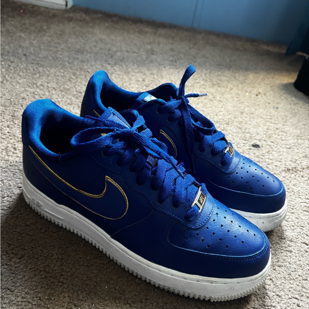Nike Men's Royal Blue and Gold Sneakers